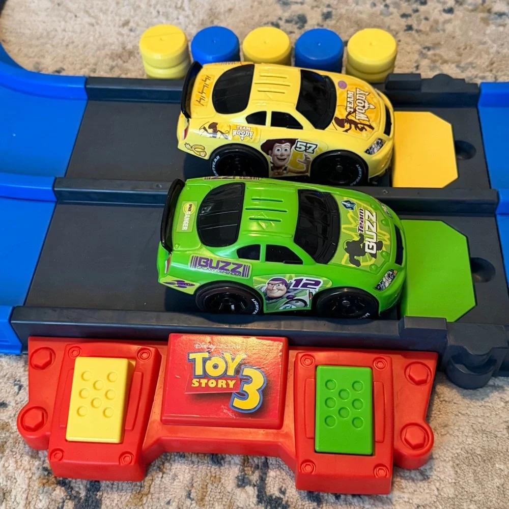 Disney Toy Story 3 Shake & Go Speedway Track with 2 Cars Buzz & Woody - Picture 6 of 8